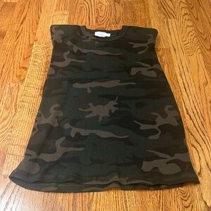 Six / Fifty Woman’s Camo Sleeveless Sweater Size S